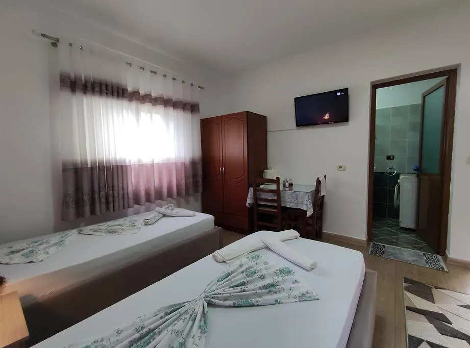 Dona'S Studio Apartment Гирокастра
