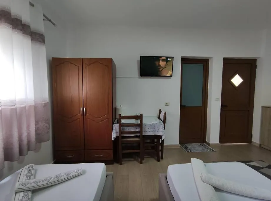 Dona'S Studio Apartment Гирокастра